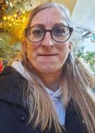 Ein Bild, das Person, Menschliches Gesicht, Kleidung, Weihnachtsbaum enth�lt.

KI-generierte Inhalte k�nnen fehlerhaft sein.