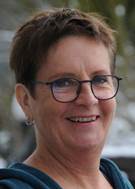 Ein Bild, das Menschliches Gesicht, Person, L�cheln, Kleidung enth�lt.

KI-generierte Inhalte k�nnen fehlerhaft sein.